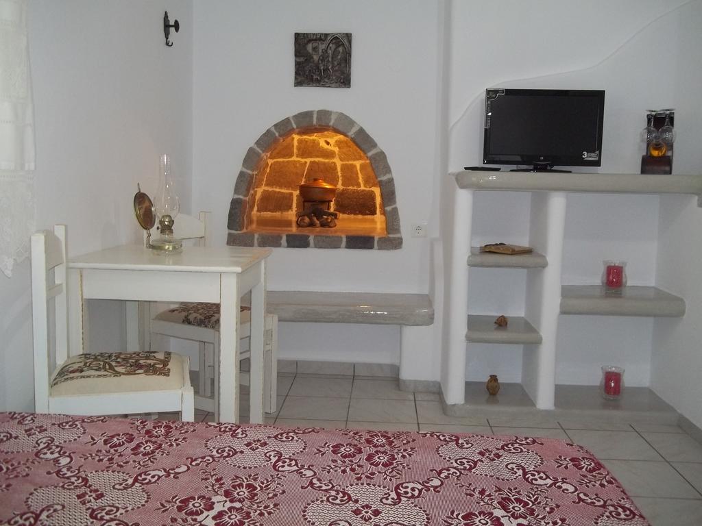 Floras Rooms Πολλώνια Εξωτερικό φωτογραφία