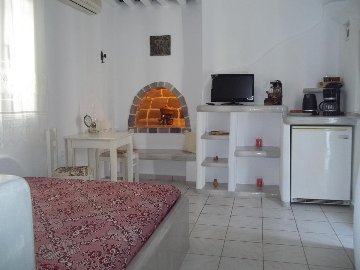 Floras Rooms Πολλώνια Εξωτερικό φωτογραφία